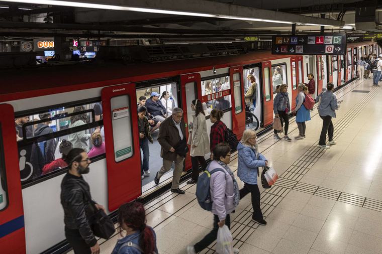 L'estació de Catalunya de Barcelona recupera dilluns el passadís entre l'L1 i l'L3