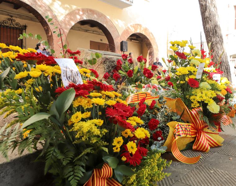 Sant Pere de Ribes celebra la Diada amb ofrenes, música i la tradicional pujada al Montgròs