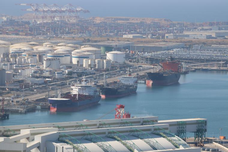 Deu ferits per una intoxicació de monòxid de carboni en un vaixell al port de Barcelona