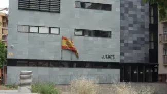 Presó provisional per a dos detinguts pel robatori de quatre cotxes de luxe a la Comella Els vehicles, valorats en uns 600.000 euros, ja s’han recuperat, mentre continua la recerca de dos presumptes implicats