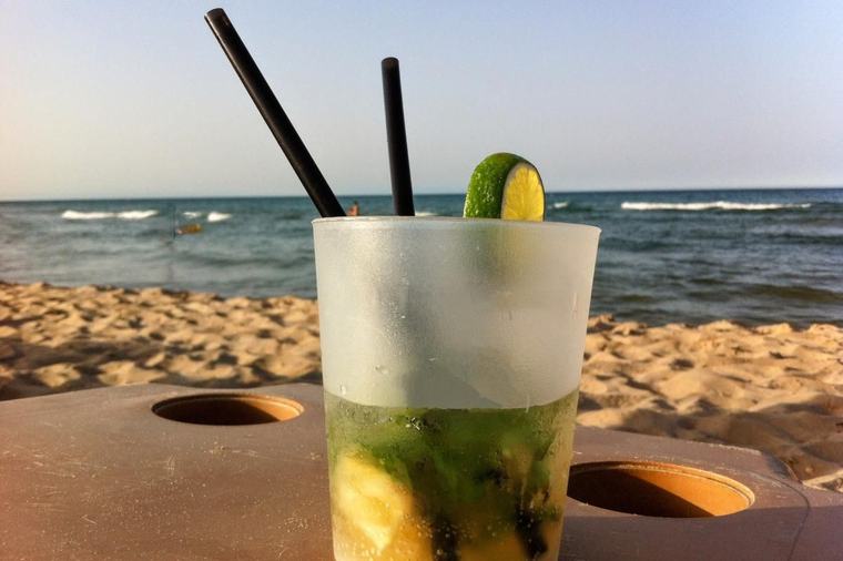 El turista que va morir ofegat entre Cambrils i Salou estava begut i va saltar del ferri per arribar nedant al 'xiringuito' de la platja