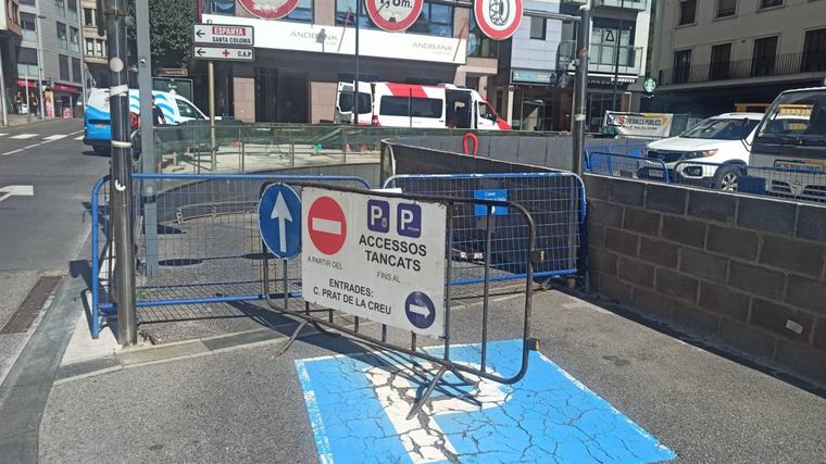 L’accés als aparcaments Centre Ciutat i Vinyes continua tancat sense data de reobertura