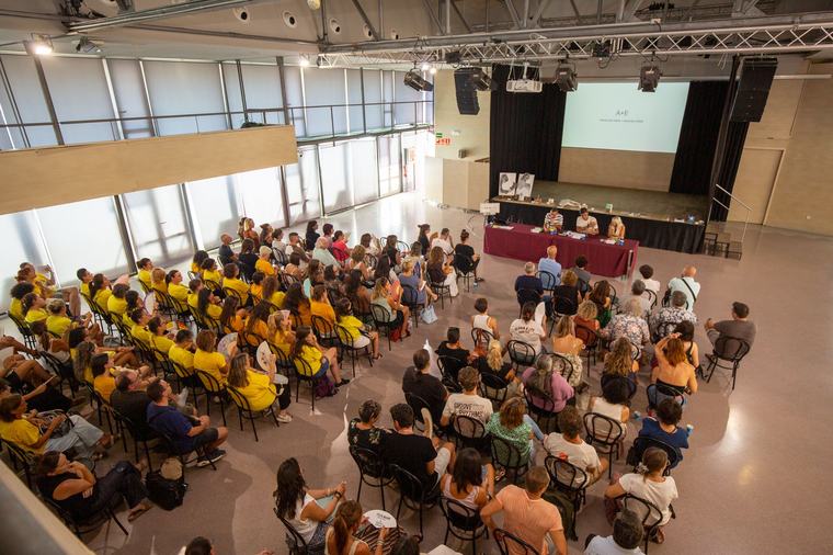 Parets obre el curs escolar amb una formació per a docents sobre art i educació
