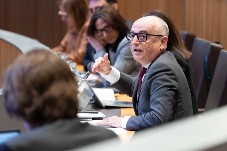 Govern s'aferra a la nova 'regla d'or' per validar els objectius pressupostaris del 2027