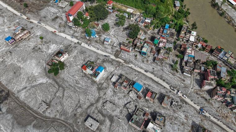Augmenten a més de 1.350 els morts al Nepal a causa de les inundacions