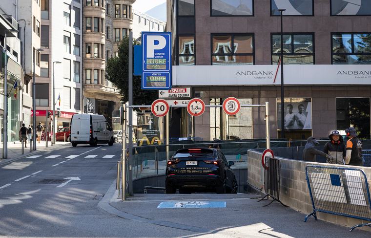 Reobre l’accés a l’aparcament per la plaça Rebés d’Andorra la Vella