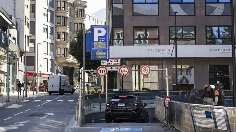 Reobre la rampa d’accés als aparcaments Centre Ciutat i Vinyes