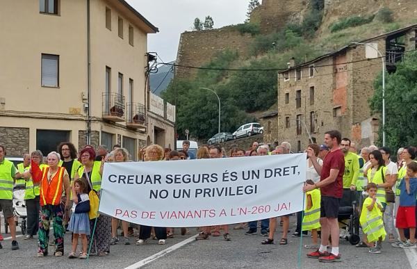 Talls intermitents a la N-260 per una protesta a Castellciutat