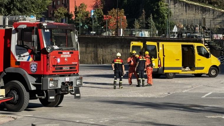 Un bidó d'un producte altament tòxic obert accidentalment mobilitza els bombers davant de Govern