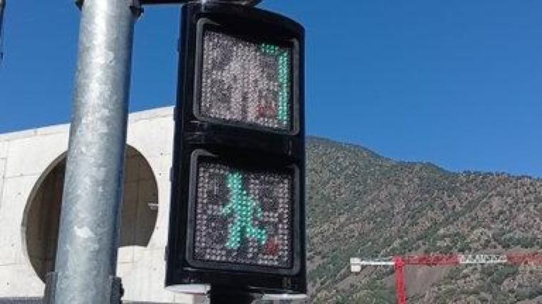 El carrer de la Unió estrena els nous semàfors temporitzats