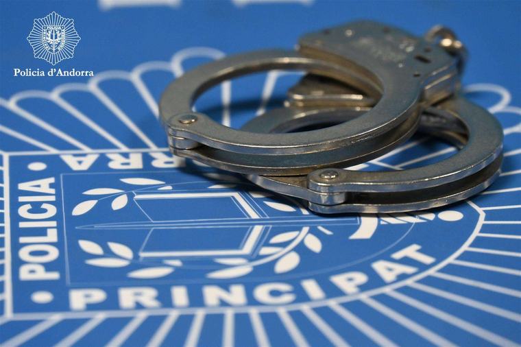 Dos detinguts a Andorra la Vella per presumptes agressions a la parella i a un menor
