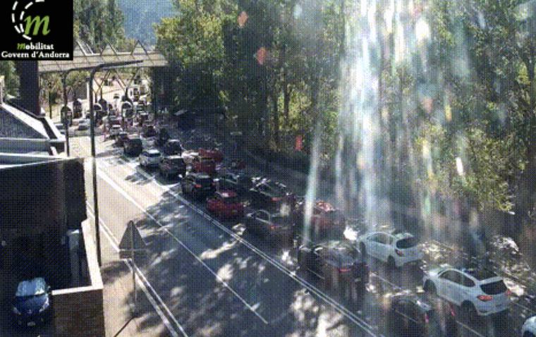 El pont de Meritxell porta retencions per sortir del país