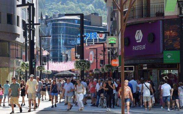 El veritable impacte econòmic de la Vuelta a Andorra: qui hi guanya i qui no amb el ciclisme