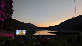 Societat Les Nits d’estiu de FEDA Cultura apleguen gairebé 600 persones tot i el mal temps La programació audiovisual ha inclòs la projecció del documental «Eco de Groenlàndia»