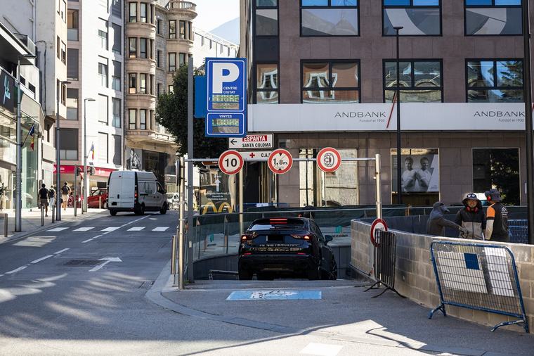 Reoberta la rampa de la plaça Rebés que dona accés als aparcaments Centre Ciutat i Vinyes