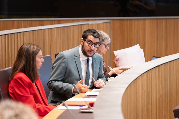 El PS burxa en l'adjudicació directa a Microsoft i insisteix en les mesures pels lloguers