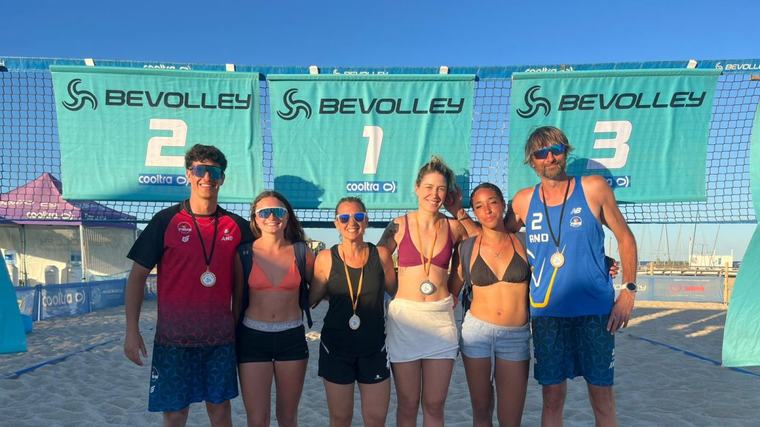 Dues medalles de les parelles nacionals al Bevolley