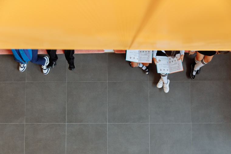 Quan hauria de començar el curs escolar?